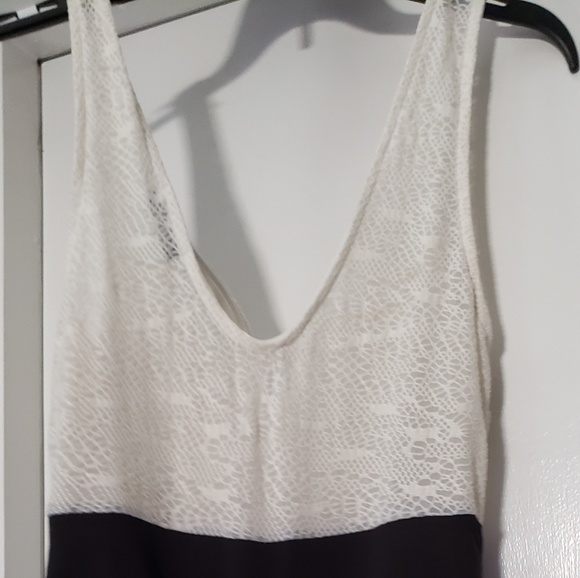 Asymmetrical Black/white Plunge Lace Dress - Picture 2 of 12